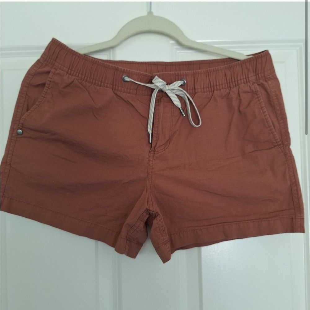 Vuori Women's Pink Shorts sz M